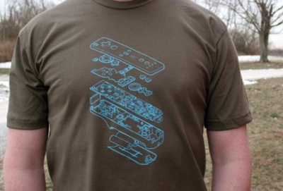 wii-remote-t-shirt-1