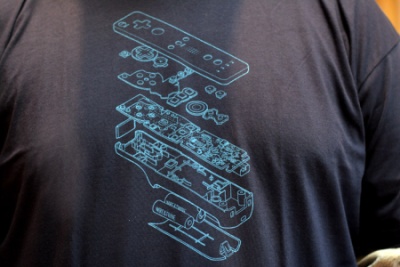 wii-remote-t-shirt-2