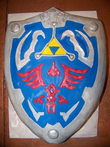 legend-of-zelda-shield-cake