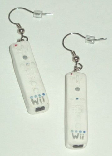 wiimote-controller-earrings-3