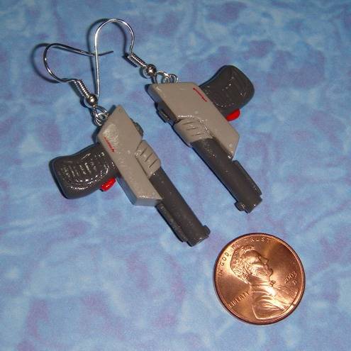 nintendo gun zapper earrings2